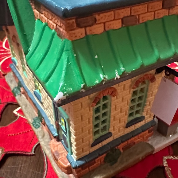 Lemax Patty's Donuts Building - Picture 9 of 12